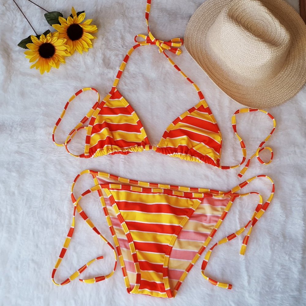 NWOT CLASSIC STRING BIKINI